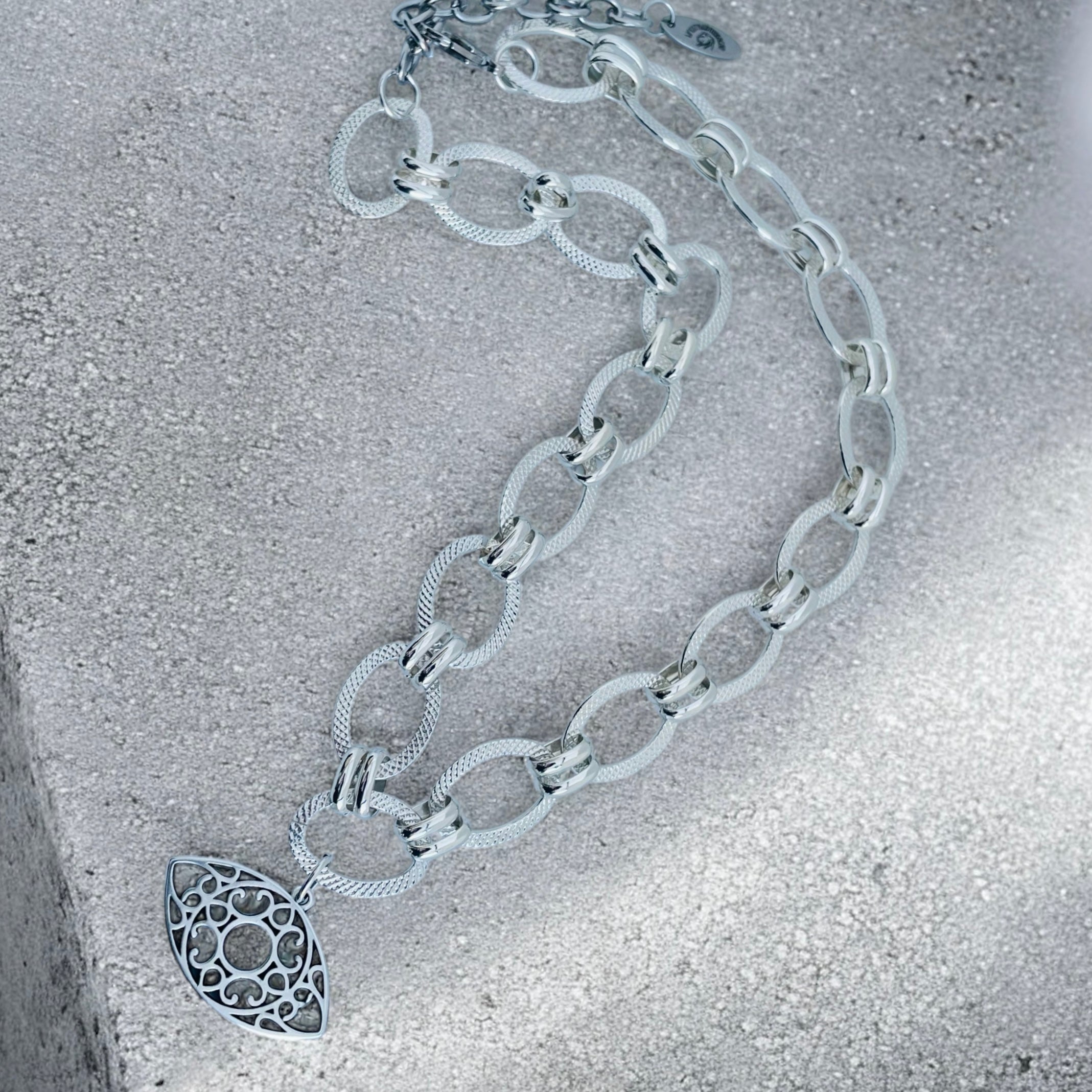 Collier Kendall