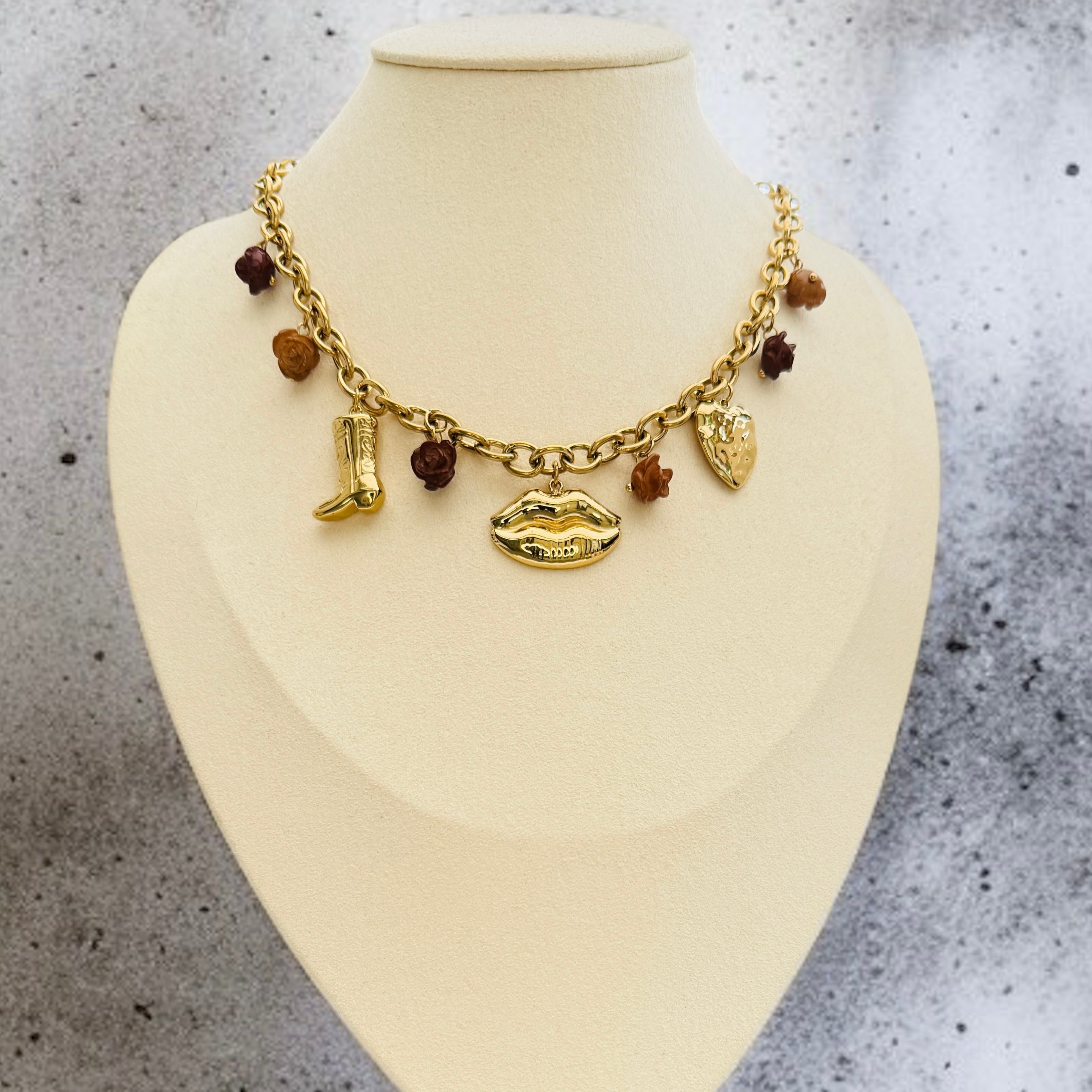 Collier Lyora